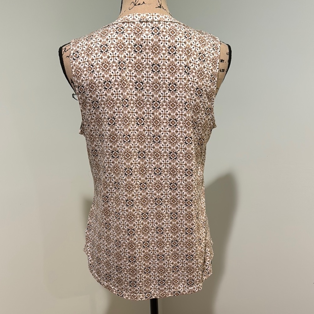 Liz Claiborne size petite medium Floral Sleeveless Top - Cream - Picture 5 of 6